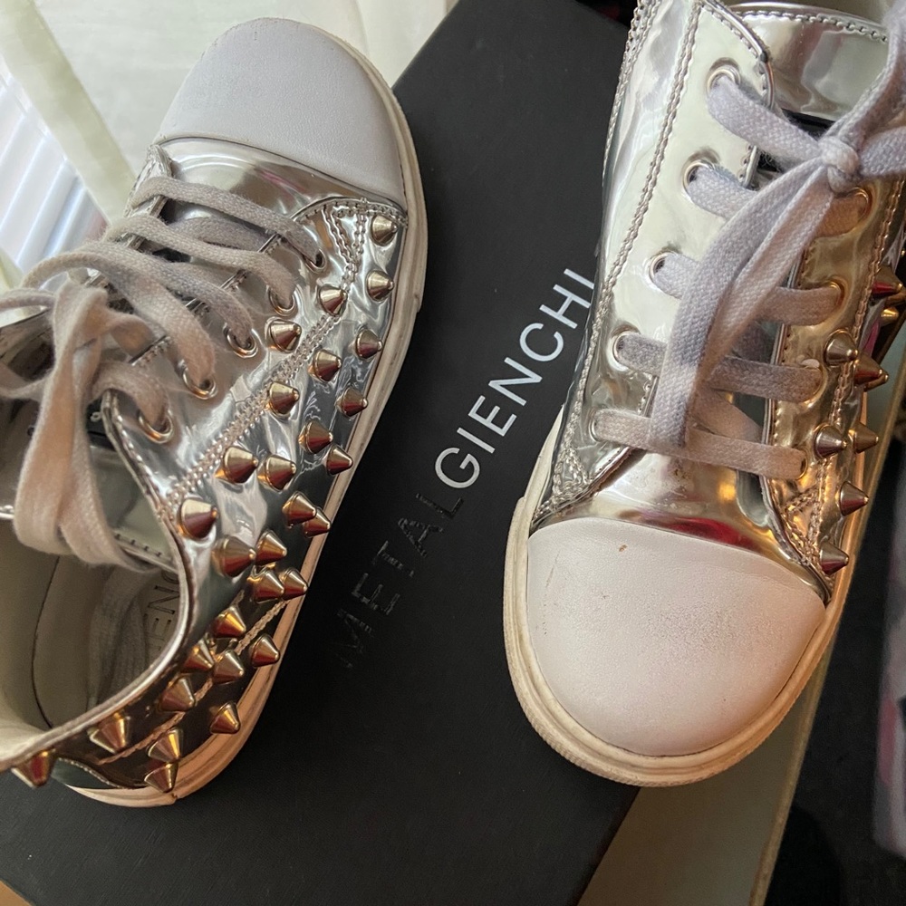 METAL GIENCHI  SILVER STUD DISTRESSED SHOE